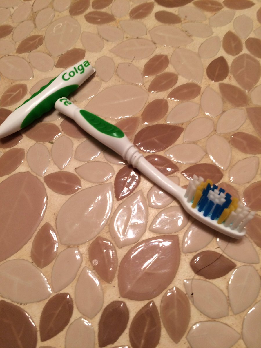 cubeit2010's tweet image. What a #horrible #crappygate, I mean @Colgate #toothbrush... Bad part is, I only used it a few times...
