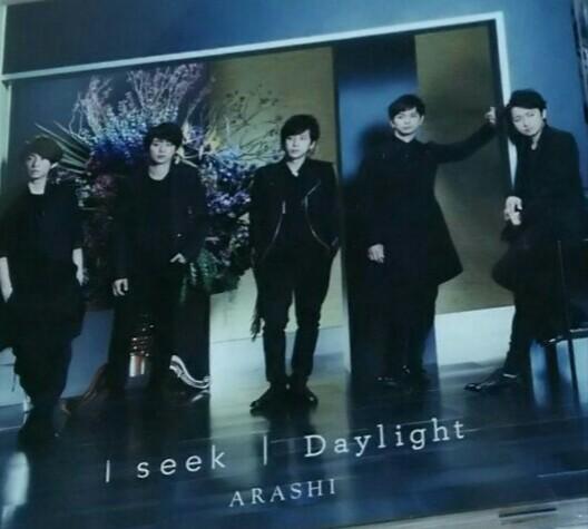 ArashifanTweet's tweet photo. 嵐、シングル38作連続首位🌟

嵐、シングル38作連続首位🌟

嵐、シングル38作連続首位🌟

やったね！スゴイッ！おめでとう✨💕 
次の新曲も１位取るの信じてる人Ｒ��💙 https://t.co/5ZuxrnCgiz