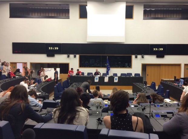 Let's go for 33 minutes of debate. #EYE2016