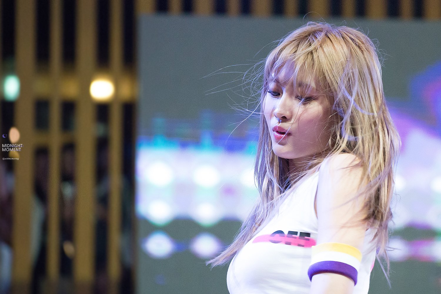 CjtjSi0UgAA-Zea.jpg:large