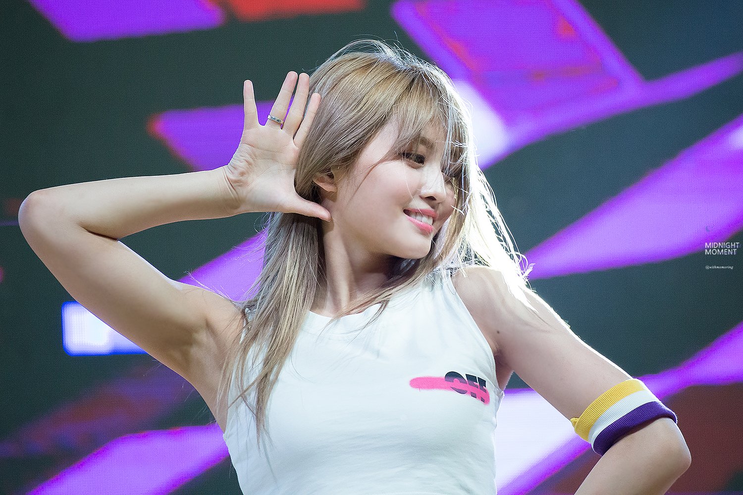 CjtkUOKVEAAaQ9I.jpg:large