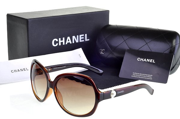 OpticalShopIre's tweet image. Today is a #Chanel day! Discover the iconic Chanel eyewear collection at our shop. #WindowDisplay #Opticians #Dublin