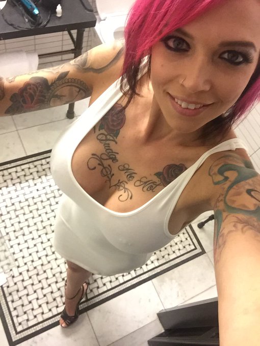 Tell @DogfartNetwork you want @AnnaBellPeaksXX to be #DogfartGOTM Every #RT = 1 Vote! https://t.co/8