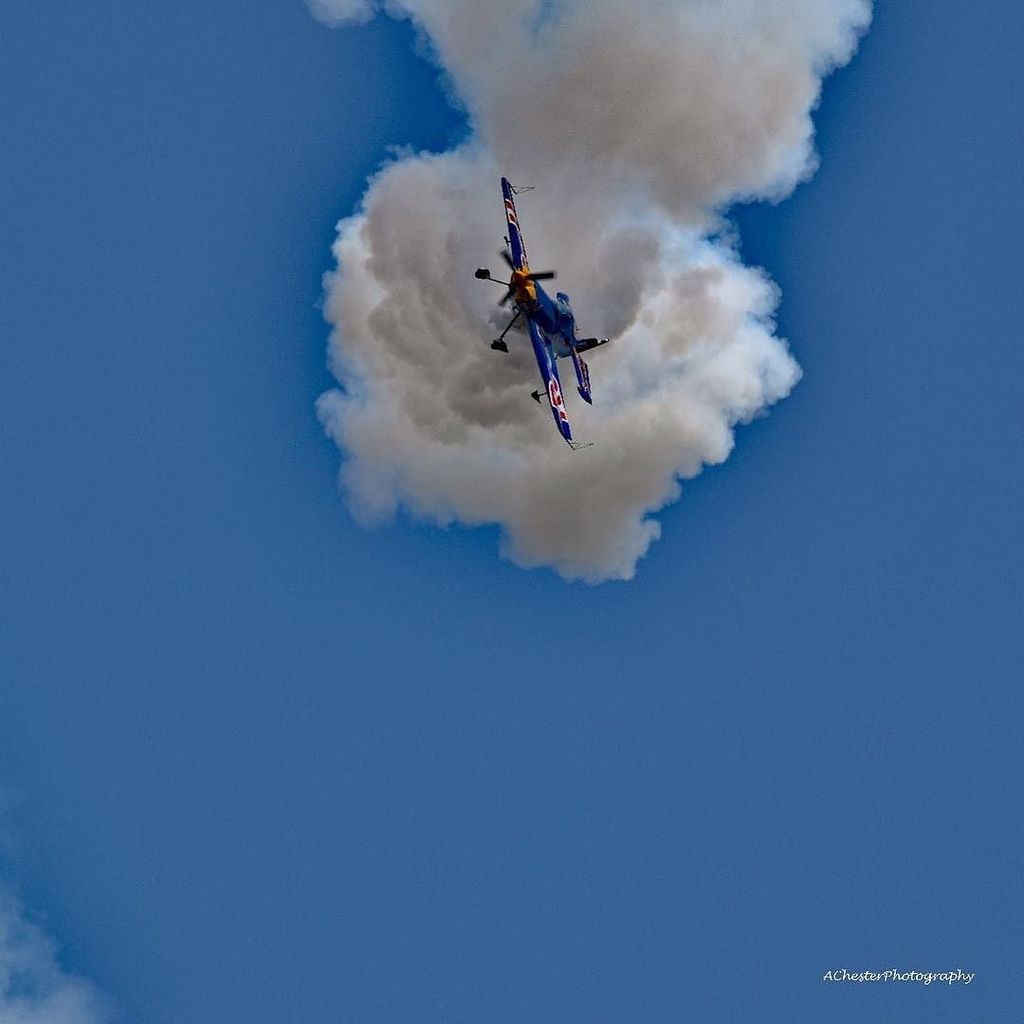 DeltaBravo33's tweet photo. Instagram : by fatweesil - Sbach Red Bull Duo ~ Appearing out of the smoke ! #thematadors #sbach #redbull #redbullg… https://t.co/Fe9Wvv2lO6