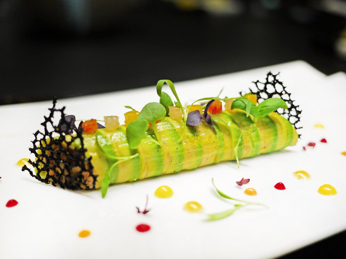 FineDiningExp's tweet photo. Agreed w/ @wyahaw @QLIweb Stunning! #JoëlRobuchon #GrandLisboa #Macau #Michelin3stars Full: https://t.co/3x5Hd7e6M1 https://t.co/DgMZnpOTeC
