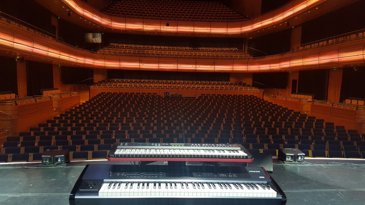 KorgUK's tweet photo. Mark Walker's #rig on tour with @CorinneBRae & @AlexanderO_Neal. Rocking the #KRONOS + #KingKORG or #KROSS! #keysrig https://t.co/9QgP8Of9BE