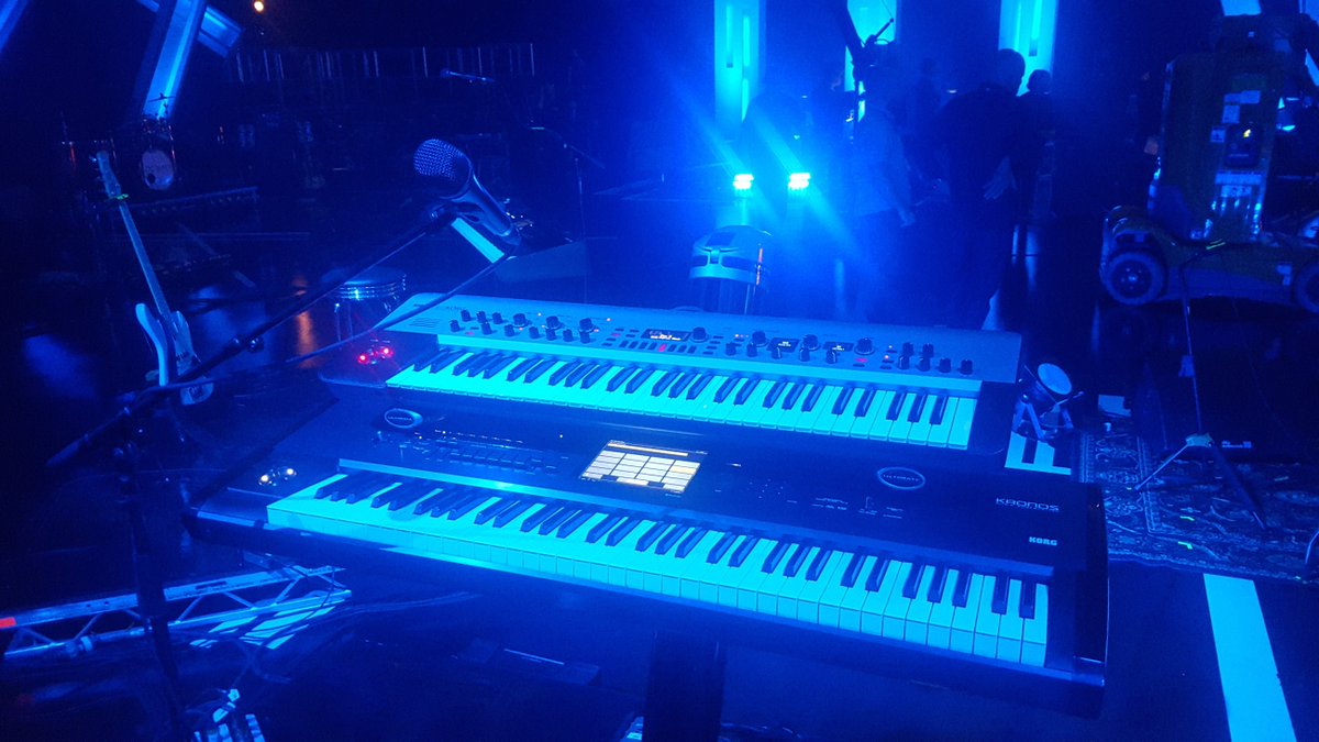 KorgUK's tweet photo. Mark Walker's #rig on tour with @CorinneBRae & @AlexanderO_Neal. Rocking the #KRONOS + #KingKORG or #KROSS! #keysrig https://t.co/9QgP8Of9BE