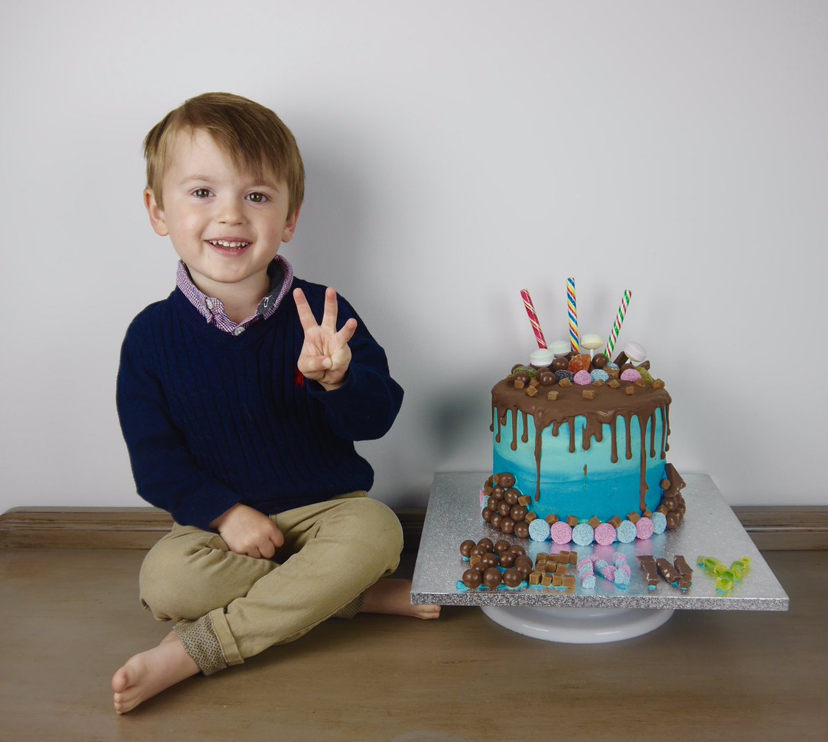 Beaumontsbakery's tweet photo. Drip cake first attempt! So yummy! Happy birthday little B. #birthday cake #beaumontsbakery #dripcake #sweets #choc https://t.co/mTjAz8L10G