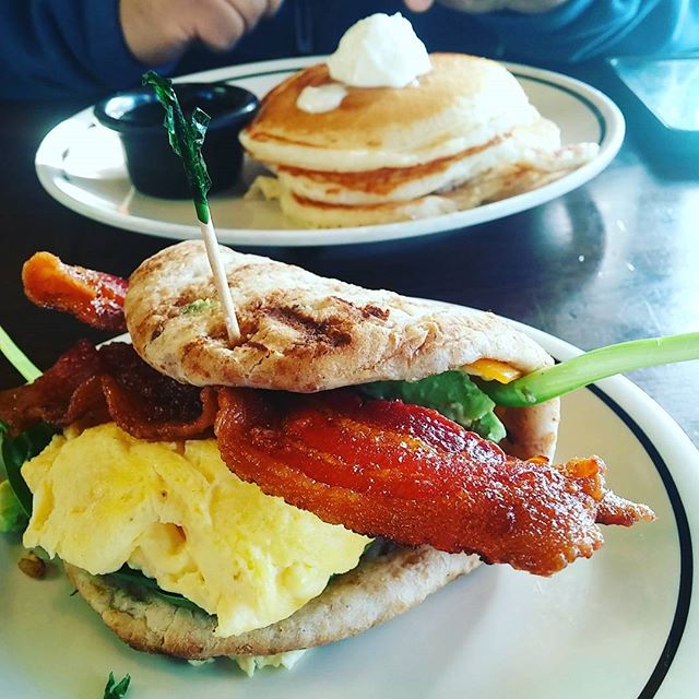 CornerBakery's tweet photo. Flat in the name, not in the flavor. #UnFlat
📷 via @wenfendifi https://t.co/IQh2g3zkYJ