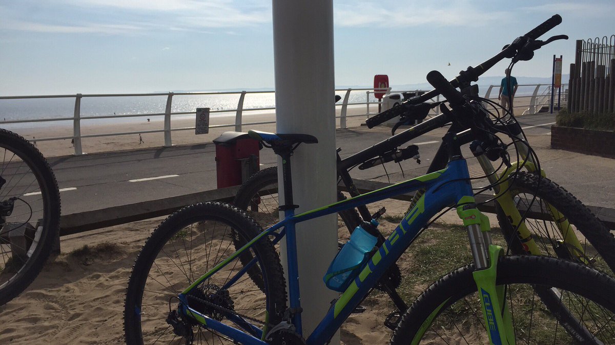 tux1991's tweet image. Absolutely delighted with my new @cube_bikes Analog on its first run out today! 25km to get the legs burning!