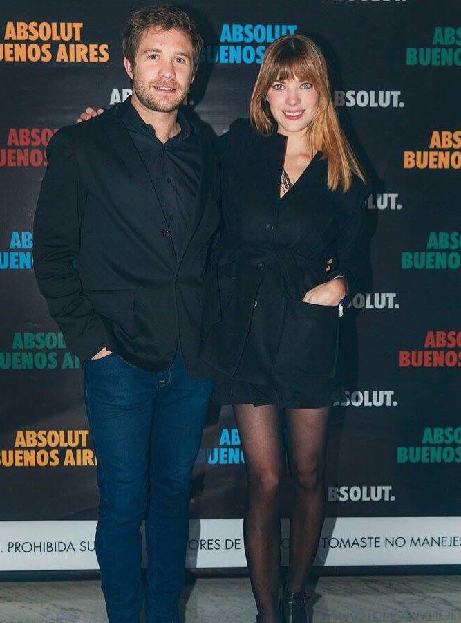 OUIPR's tweet photo. En una noche única @nico__riera y @lulilapri disfrutaron de #AbsolutBuenosAires la edición limitada de @absolut_ar https://t.co/ucKP4iOpME