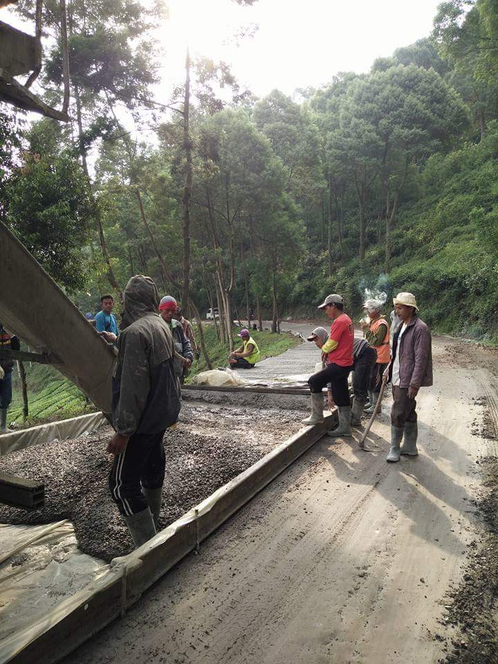Dokumentasi pelaksanaan peningkatan jl Rancabali-sukaati kec.Rancabali akses menuju perbatasan, wonderful Indonesia.