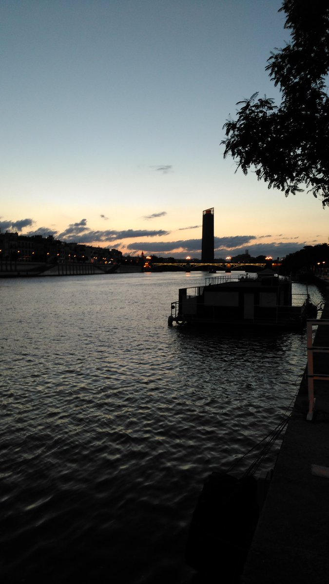 SuGenteYSevilla's tweet photo. ¡Qué bonita eres Sevilla! https://t.co/tdhmSLpJMF
