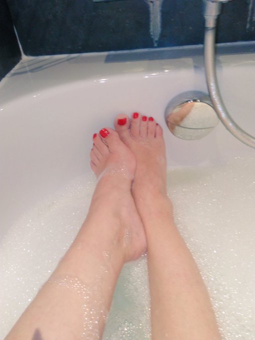 Besoin d'un bon massage mes ch&eacute;ris, mes pieds sont meurtri 😮 #Needfootmassage #NGOT https://t.co/X4E<a href="/tag/ngot"class="tags"><span>#ngot</span></a><a href="/tag/needfootmassage"class="tags"><span>#needfootmassage</span></a>