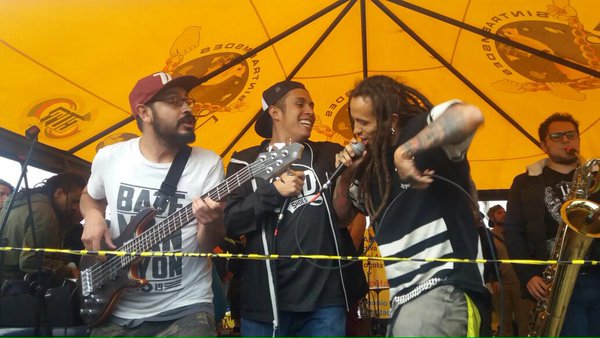cutcolombia's tweet photo. Defendamos el patrimonio público de Bogotá. @LaRealDelSonido esta en tarima.
@ETB_NoSeVende https://t.co/brdaNnD4vS