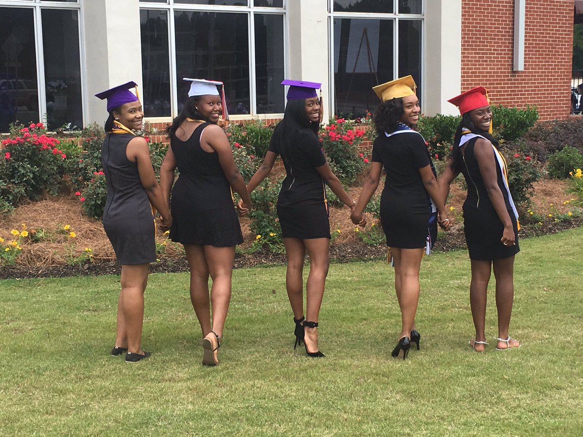 geekly_sneaks's tweet photo. 1 Val and 4 Honor Grads. We're everybody definition of squad goals βπΎ#BlackGirlMagic #UGA20 #GT20 #GSU20 #Mercer20 https://t.co/OpFPZVxI5z