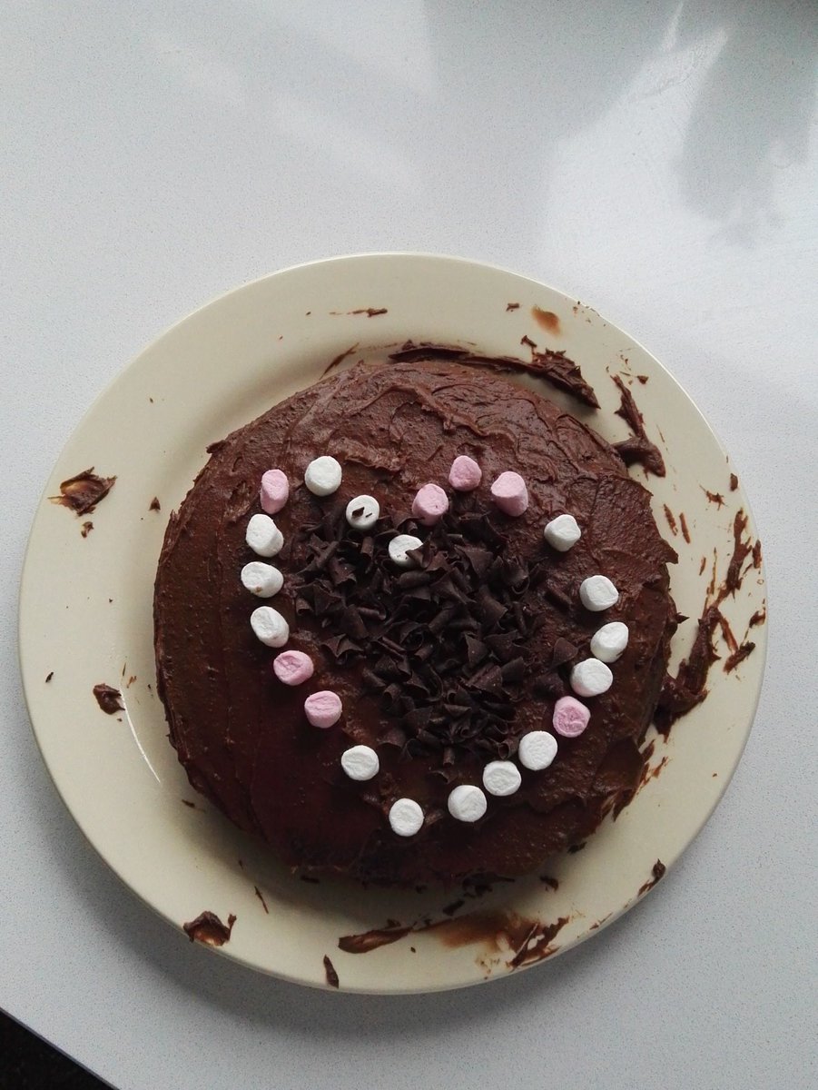 xRMVAx's tweet photo. 1st independent cake bake by kids #goingshoppingmoreoften with @natwillnatter @HannahBeaney #chocfudge #noadulthelp https://t.co/2ZKyhRiiaw
