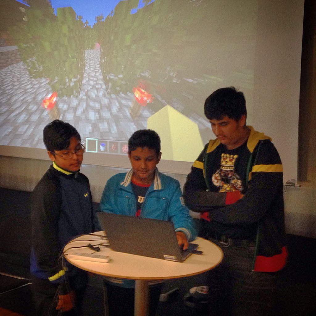 Ungdomarna i #Hammarkullen stadsplanerar i #Minecraft #öppnadata #geodata