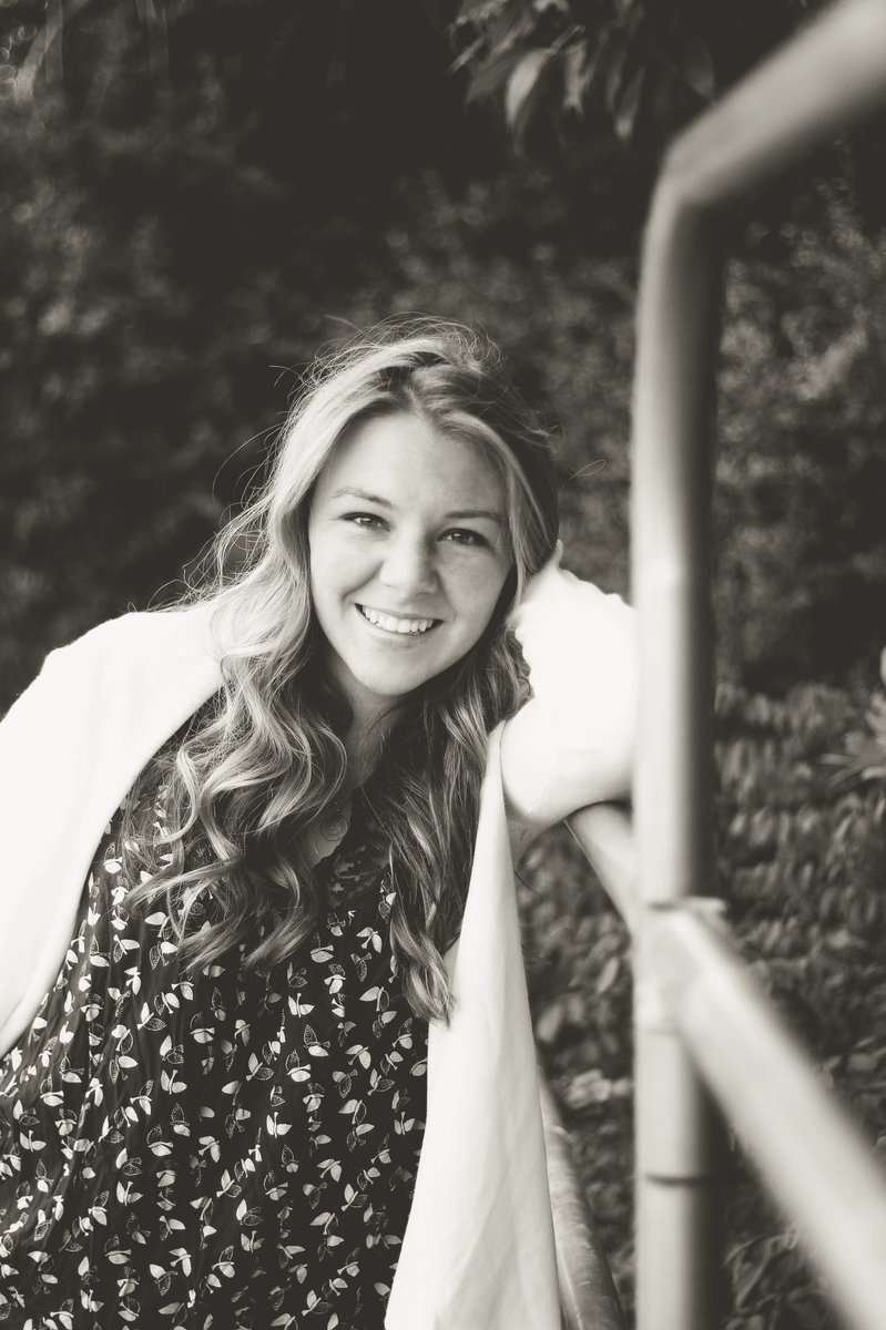 heidi_maee's tweet photo. Holy cow 3 days 😱🎉🎓 https://t.co/imxnhvQzSD
