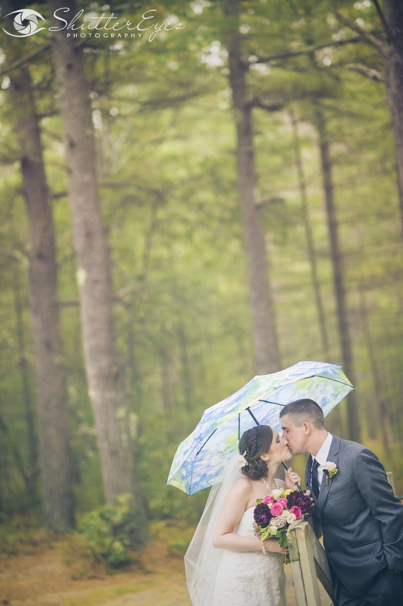 Nothing can rain on your parade. #weddingday