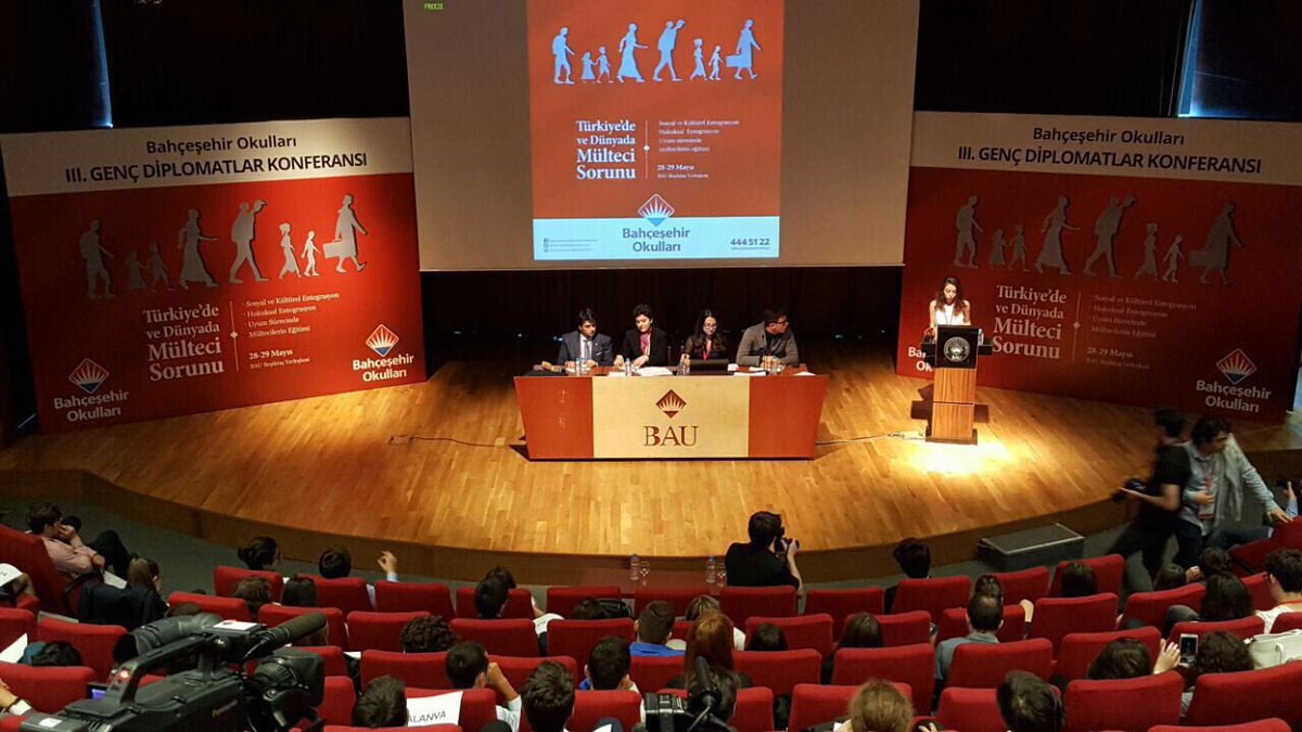 'Geleceğin diplomatları Türkiye'de ve dünyada mülteci sorununu tartıştı' iha.com.tr/haber-gelecegi…