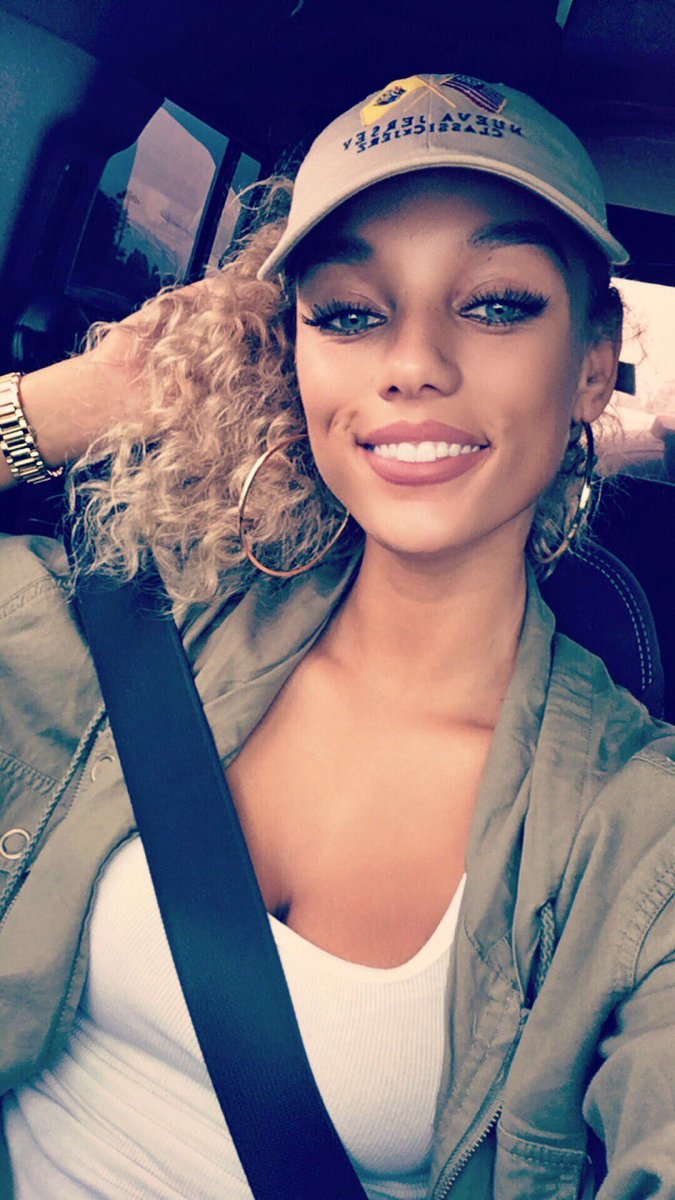 litskingirls's tweet photo. She Slays All🔥😍😍👰🏼
Twitter: @jenafrumes https://t.co/DIti2Gp6DL