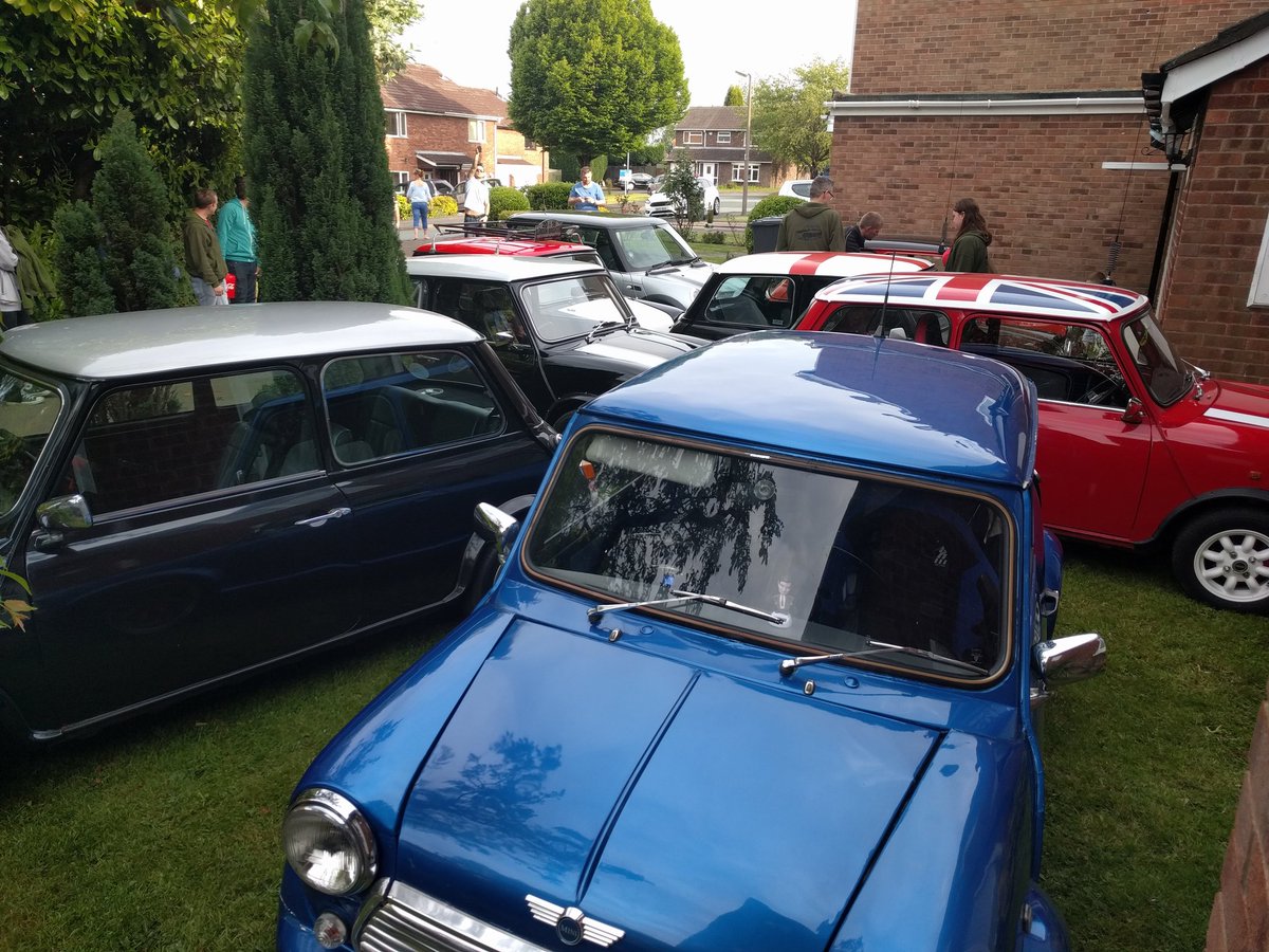 SolihullMini's tweet image. How many minis can we fit on Jake's drive/garden?