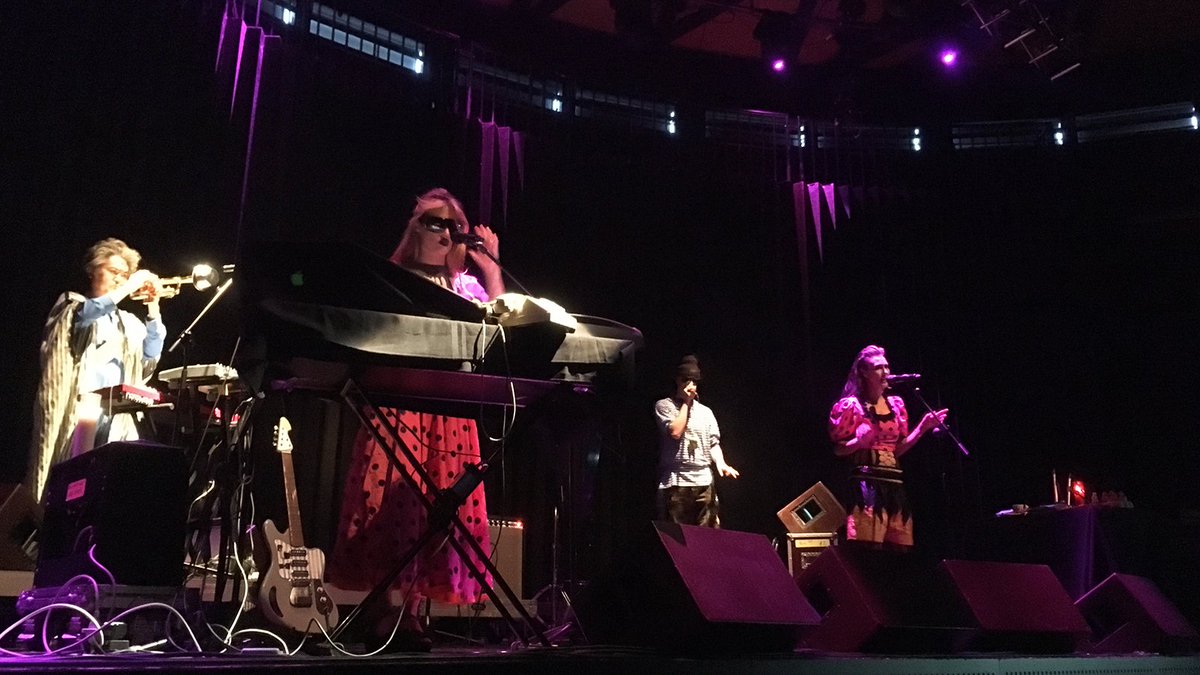 .<a href="/LaRealCocoRosie/">CocoRosie</a> en Zgz, ¿tal vez brujería? <a href="/elisaplana/">Elisa Plana</a> para es_Cultura  <a href="/bomboplatillo/">Bombo y Platillo</a> bit.ly/1Z8H674