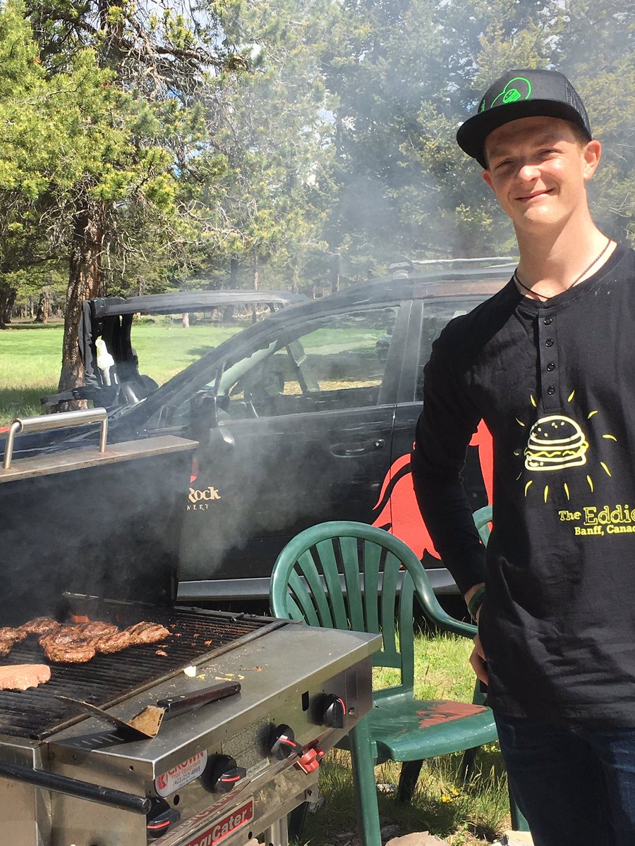 <a href="/magpiebanff/">magpie_banff</a> and maple leaf stuffing their face on <a href="/EddieBurgerBar/">Eddie Burger + Bar</a> <a href="/ABLesClefsdOr/">ABLesClefsdOr</a> #GoldenkeysGolf