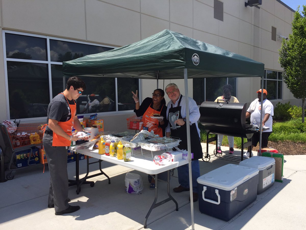 thom_hacker's tweet image. Grilling out for Memorial Day! #KCC