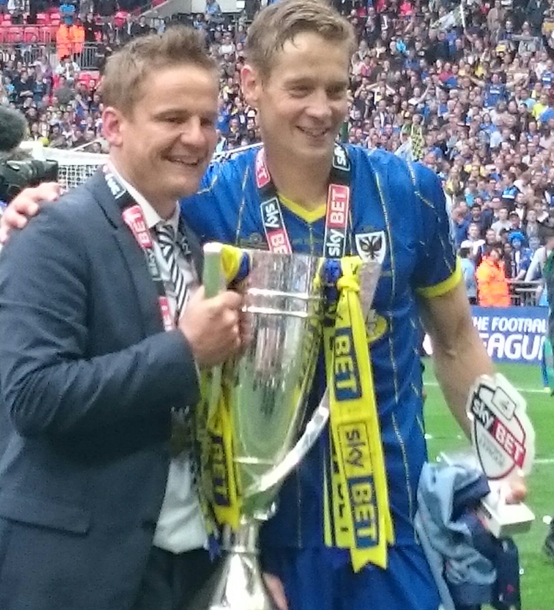 Dons_Sayer_WDON's tweet photo. Something so special. Neal and Robbo pick up the trophies. #afcwimbledon #Wembley #LeagueOne https://t.co/febsq0YoVs