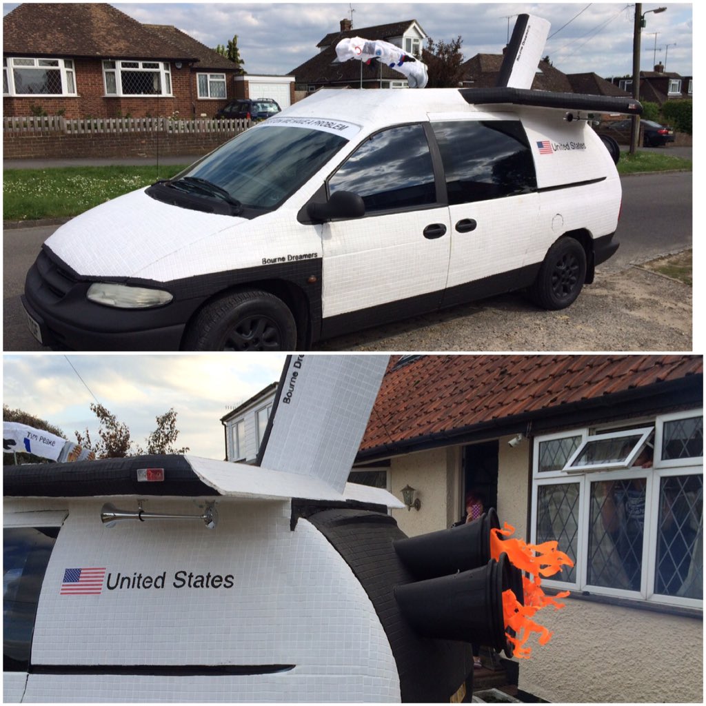 BourneDreamers's tweet photo. @TheRealBuzz We launched, won 2nd prize,now orbiting stratosphere for re-entry 🚀👽 #CC16 #bangerrally @TeenageCancer https://t.co/N7lW7I3Eun