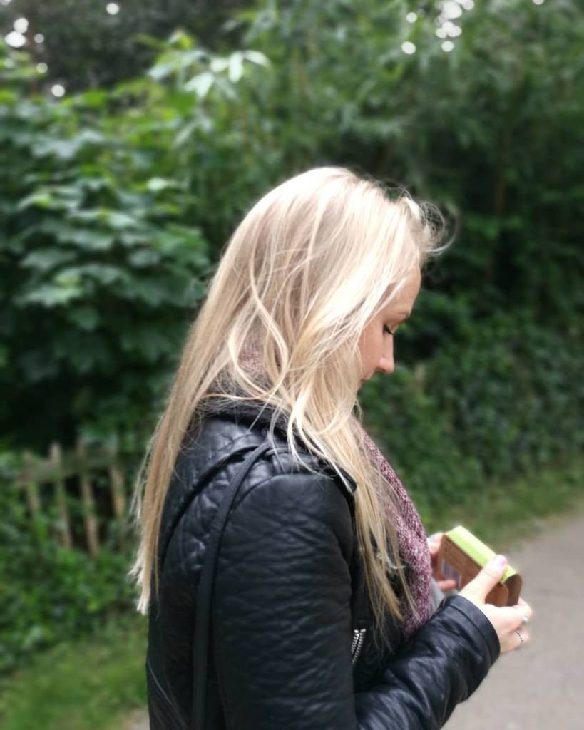 PenFolo's tweet image. Sophie snacking in Holland park. #AlwaysSnacking ift.tt/1RGcNij