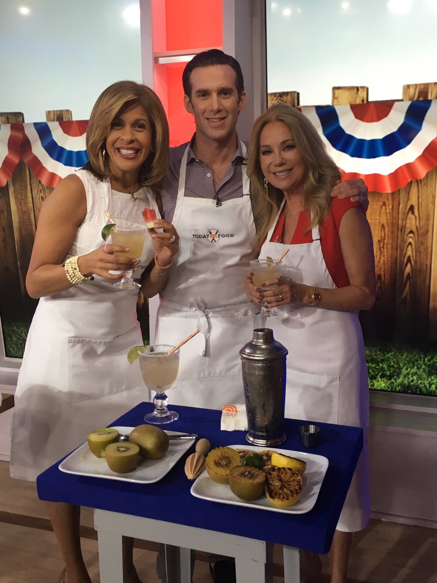 #grill fruit, add booze 👀➡️ SunGold kiwi margaritas I made this morning on <a href="/TODAYshow/">TODAY</a> today.com/video/shortcut…