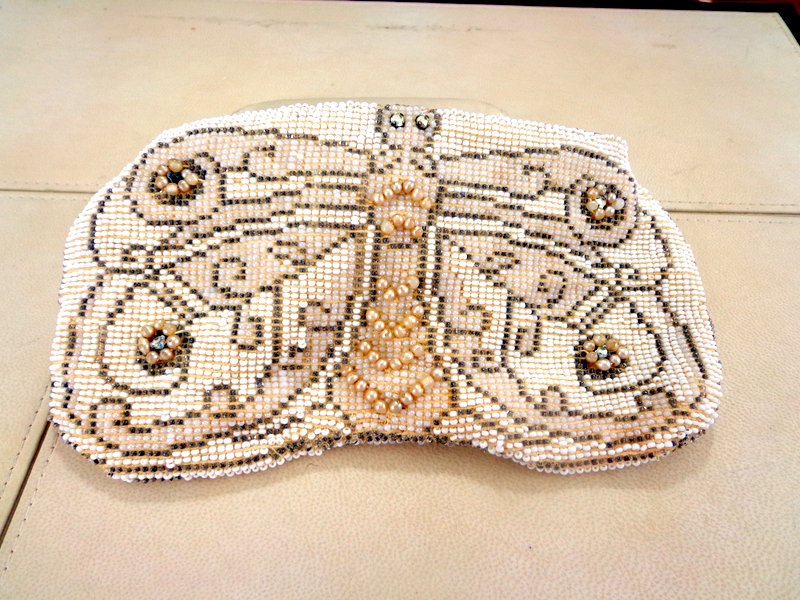 PahlaviLondon's tweet photo. Art Deco Beaded Butterfly Evening Purse #artdeco #vintagepurse #cocktailbag #vintagefashion https://t.co/VopCQ9fi7N? https://t.co/PePCMFI8Mp
