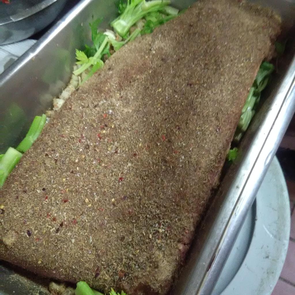 EdwardF57833873's tweet photo. Dry rubbing my Beef Brisket https://t.co/ofPvyDoc1e