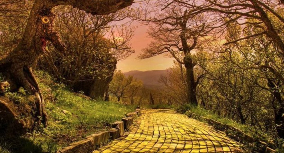 goodreads's tweet image. Wizard Of Oz Theme Park Opens Its Doors Just For You huff.to/1PcvIqp