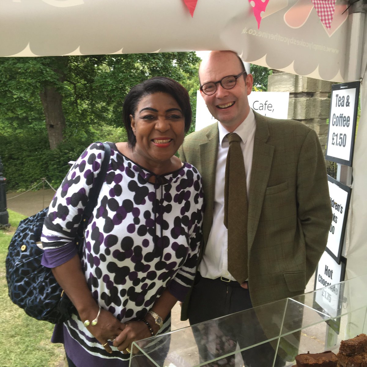 SimplyCakes1's tweet photo. Great to see Rustie Lee at The Great Food and Drink Festival at Nottingham Castle today!! Xx https://t.co/C14yTHZcAG