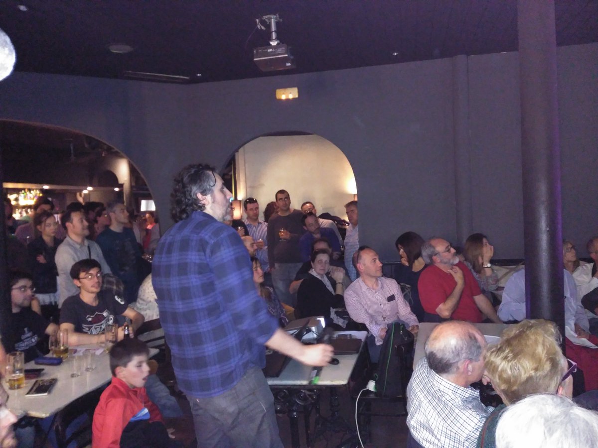 _Argi_'s tweet photo. Así de bien lo pasamos el lunes pasado en #pint16LOG #CaféPasarena https://t.co/TmFxOIQQwj https://t.co/xdrxHN2dNm