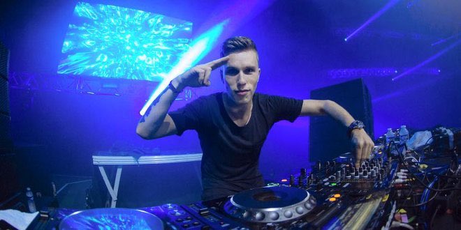 HouseMusic2k's tweet photo. Wow! @nickyromero produziert einen Track live im Radio 😄👌🏻 https://t.co/HAYx6xjiij #nickyromero #radio538 #newmusic https://t.co/WTF4uNqZmN