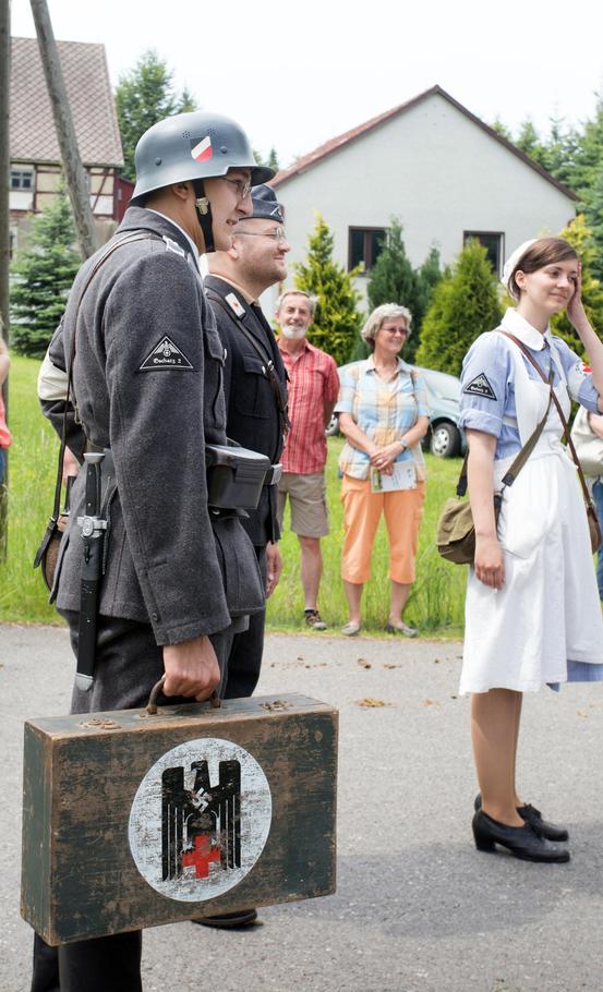 Tagesspiegel's tweet photo. #Sachsen: Bei einem Dorffest in #Colmnitz ist ein Hakenkreuz gesichtet worden.
https://t.co/QTO6pod4A4 https://t.co/1uYeYcdmfW