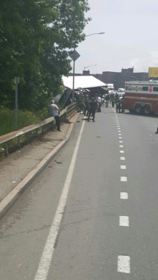 teckmakina's tweet image. Bronx- Cross Bronx &amp;amp; Sheridan Expy. Tractor Trailer hanging off overpass #nycfirewire #firewire #fdny