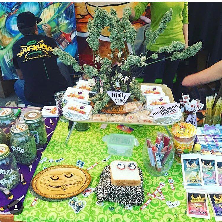seedleSsmadneSs's tweet photo. Great flower shot of the @pbjs420 booth by @sinsemilla_garden at the @seedlesSsesh #seedle… https://t.co/AGOVQT8sVf https://t.co/cGqZcRqJsq