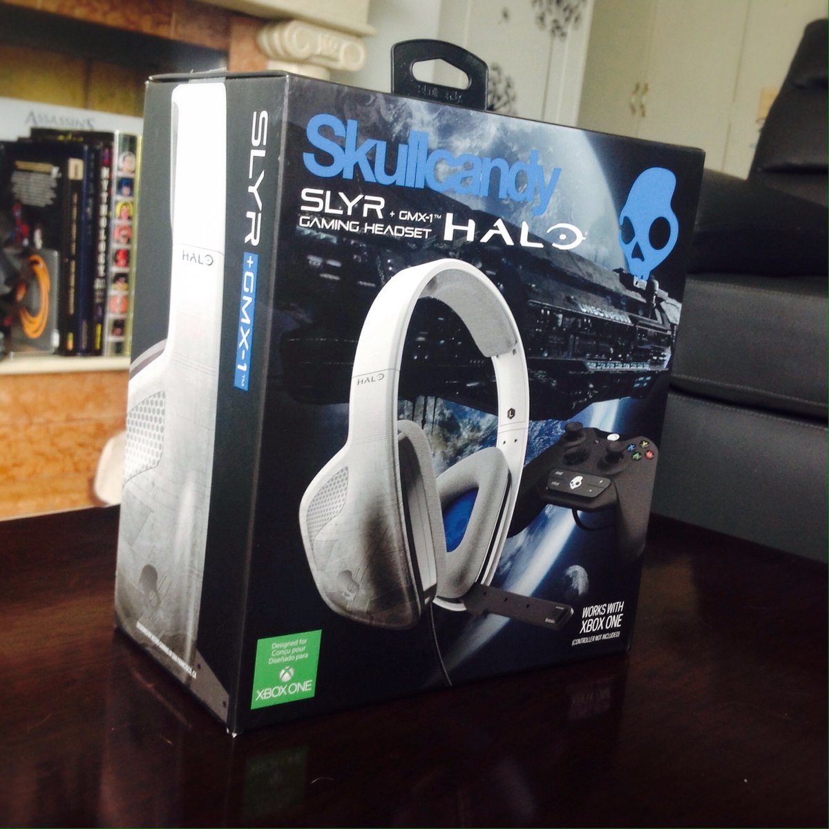 andresfal's tweet photo. Ahora sí podré escuchar los pasos de #MrSudaca cuando me viene a espaldear en #GowUltimate #XboxOne #Skullcandy https://t.co/s5zKTgFDTH