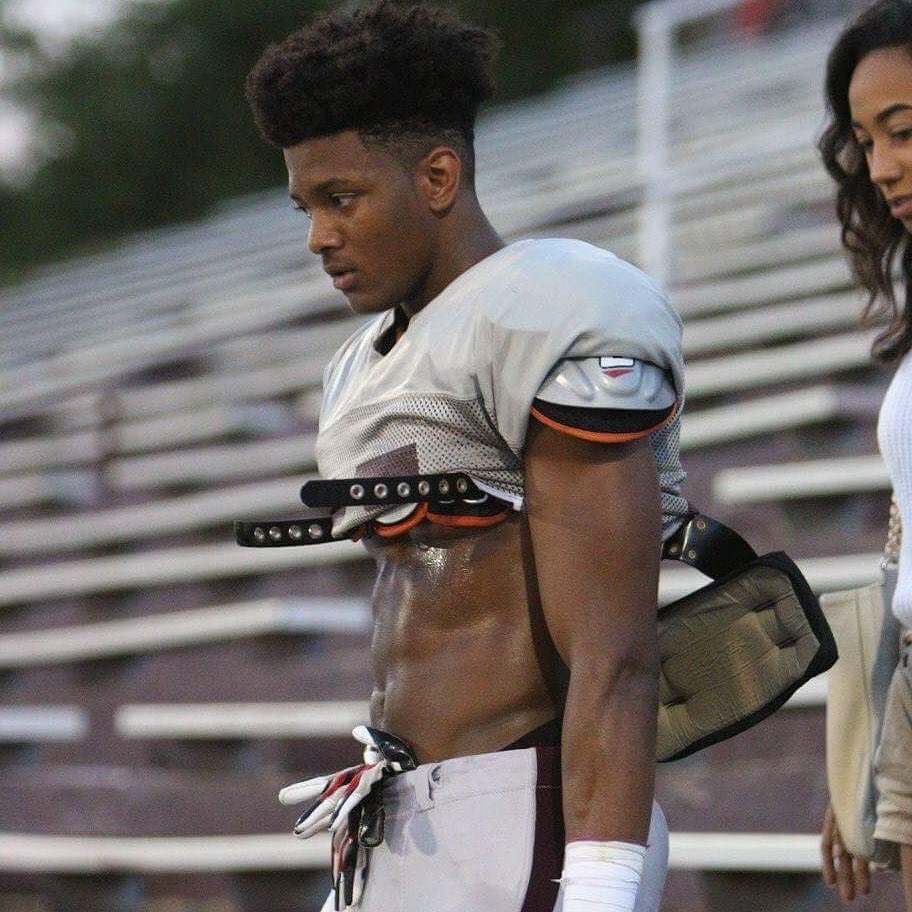 FootballGFViews's tweet image. 🤘🏽🏈👫😍