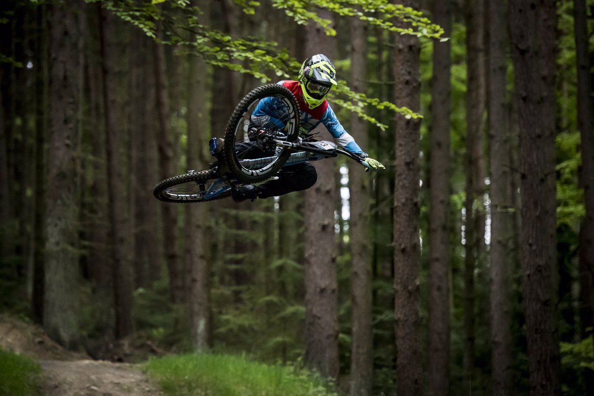 scottyderg's tweet photo. Table it out! #santacruzuk #cyclefix #jungleproducts @nathanhughes https://t.co/7Vr4F3BRrH