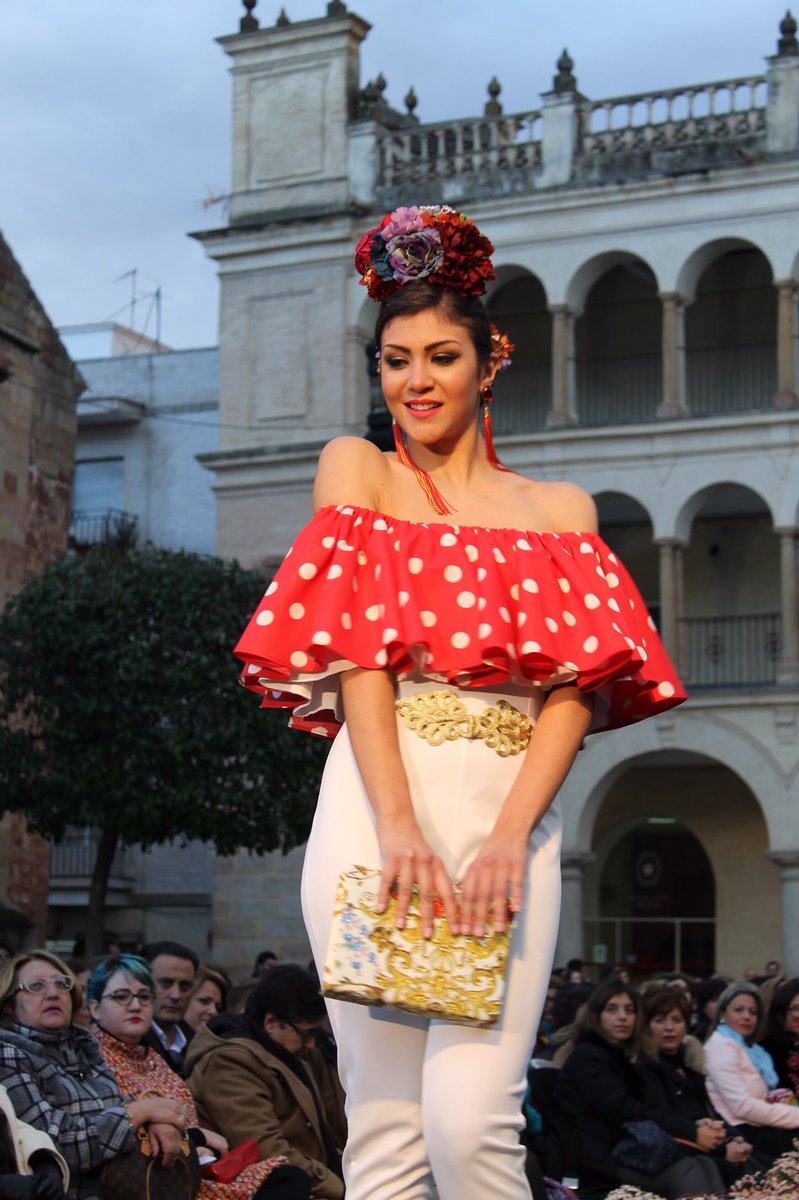 Hoy mi propuesta para #fashionladies para el reto #inspiraciónflamenca estos diseños de complementos <a href="/ConTdeTouche/">Con T de Touché</a>