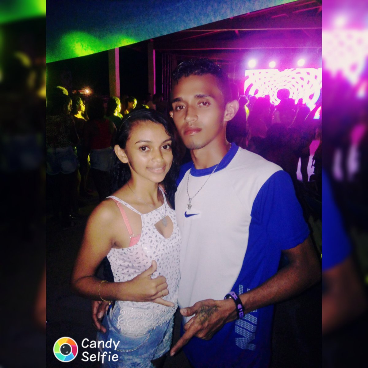 😋😘-Aqui cm meu mano e meus amigos...😜😝Nós Top se divertindo...😚 #DeuBomDeuOtimo...
#DeUnsDiasAi...🍃🍀😊😉