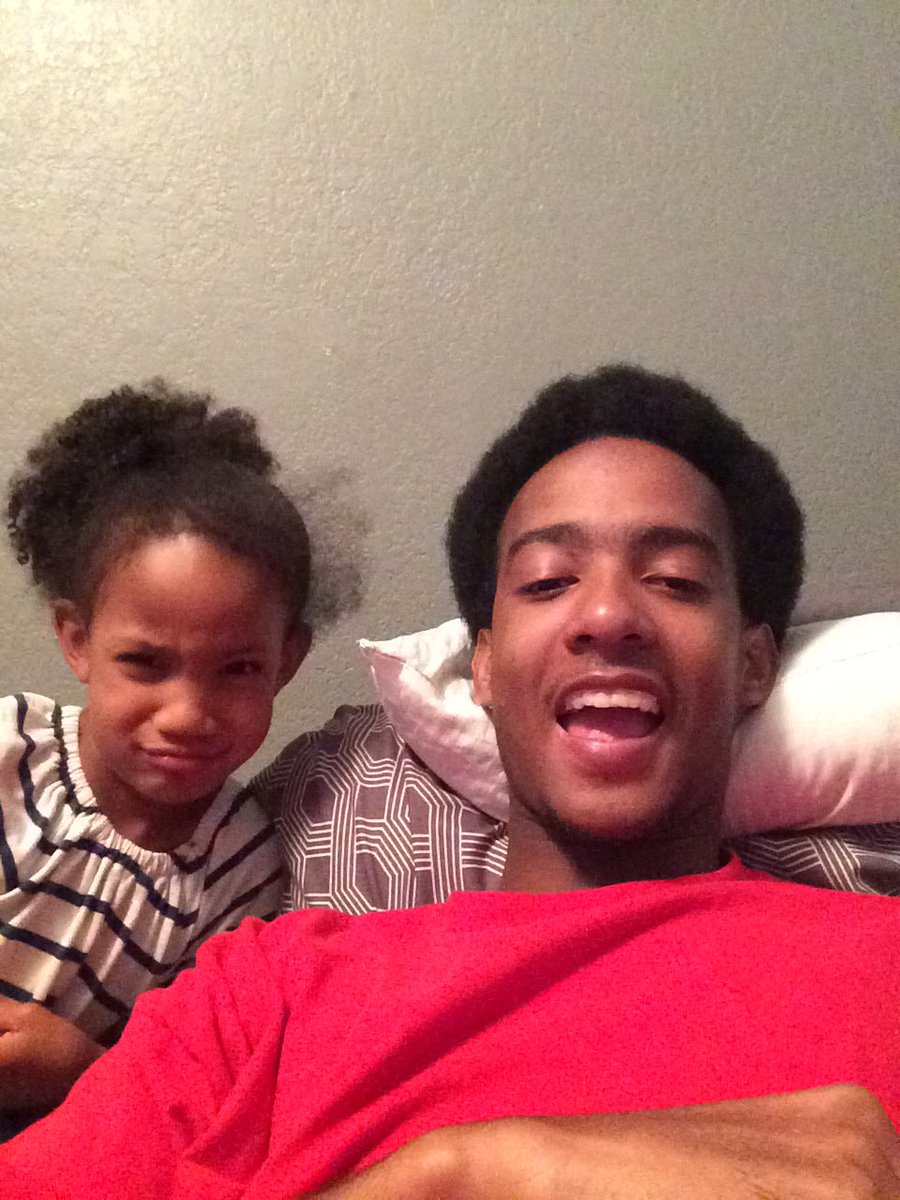 Maab223's tweet photo. Me in my lil sister https://t.co/WgSiFqQExa