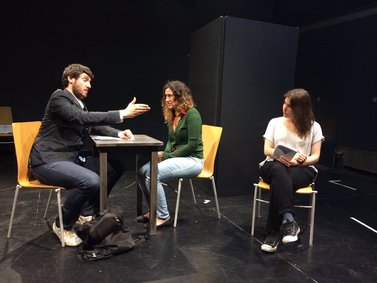 silvia_nape's tweet photo. Riures als assajos d "Lleones". Quin equip! Dissabte estrenem a @PindolesFest amb @adriadibo @anna_masso @vicky_co_ https://t.co/vXOAfCv0CH